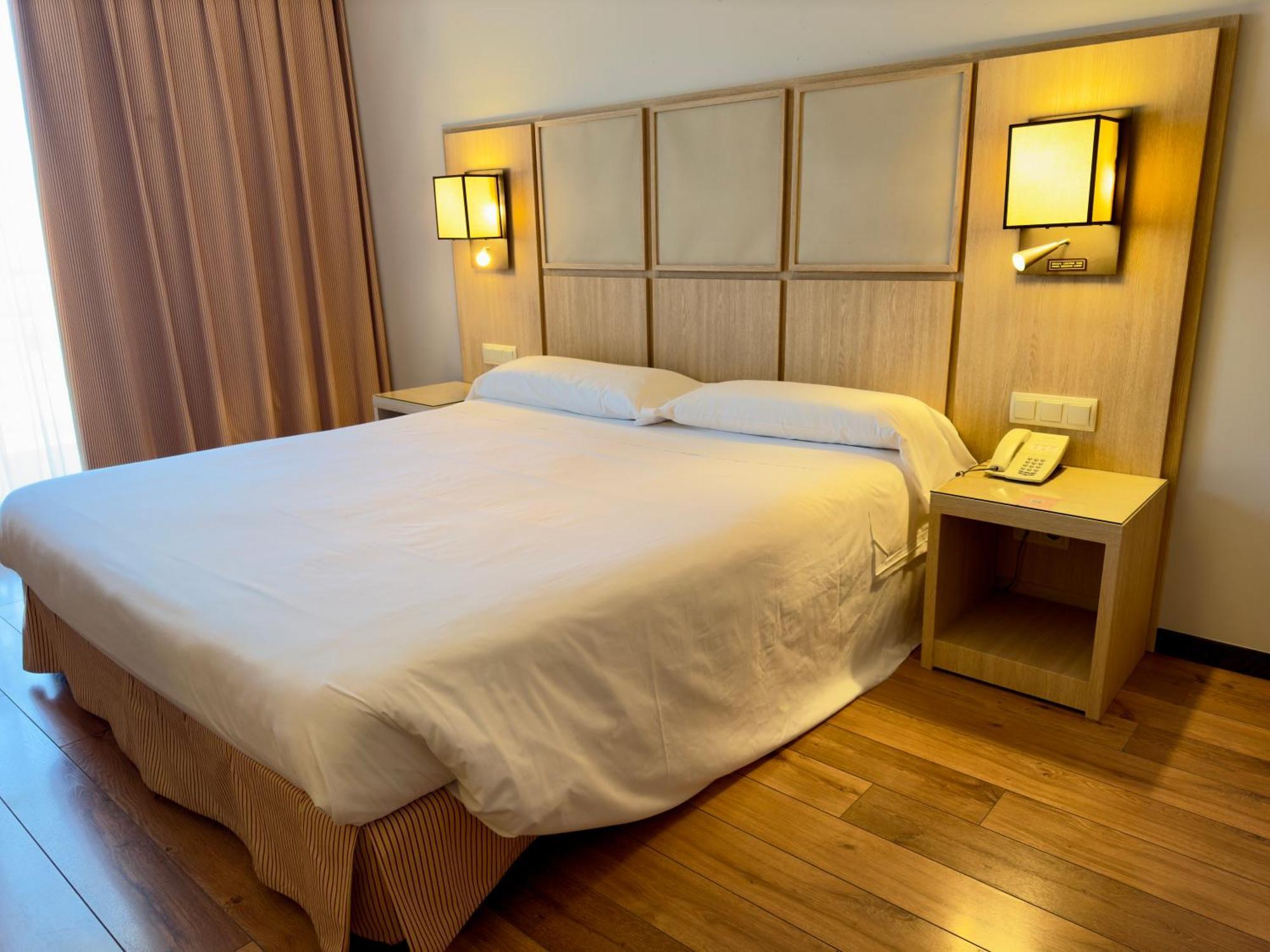 Hotel Isla De La Garena Αλκαλά ντε Ενάρες Εξωτερικό φωτογραφία